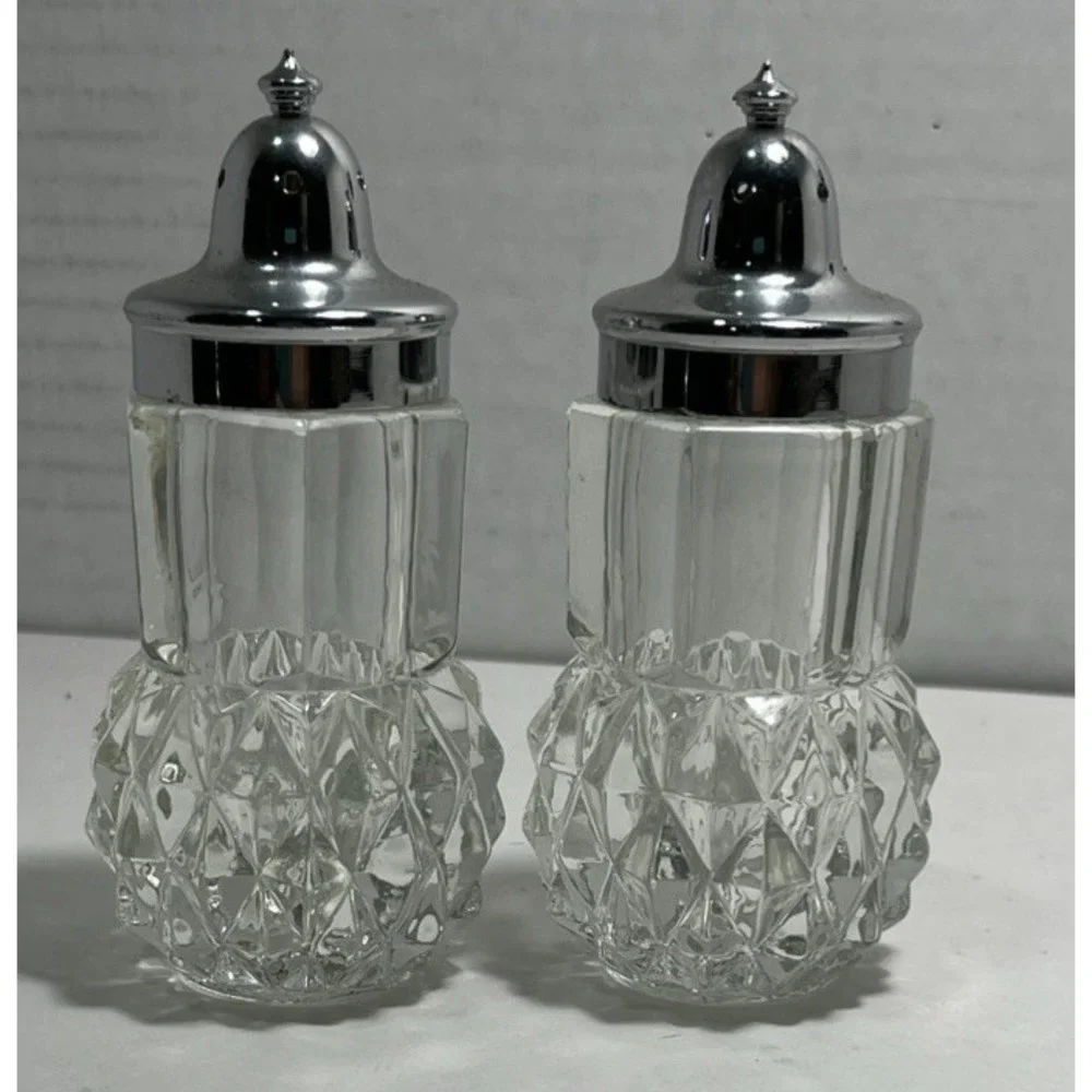 Vintage Indiana Glass Salt And Pepper Shakers Diamond Pattern